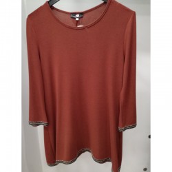 Μπλούζα σε loose γραμμή με διακοσμητικό ρέλι